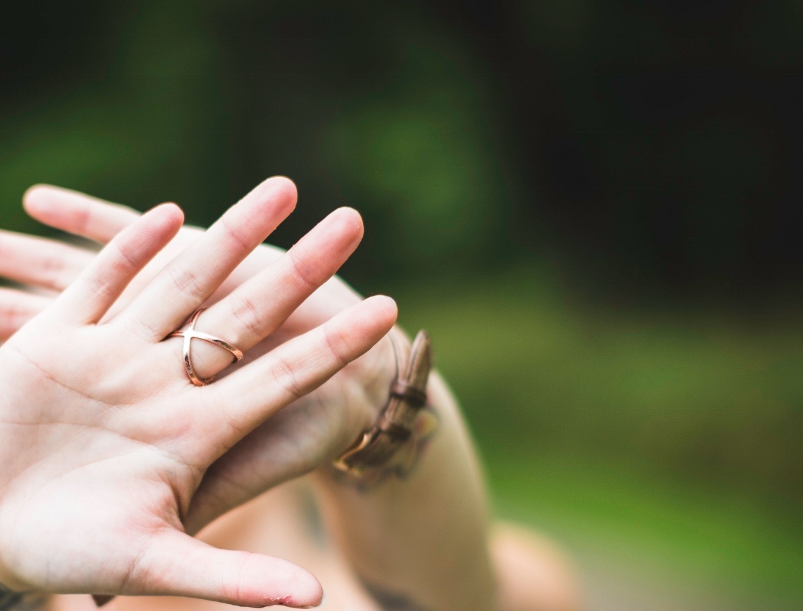 hands_1155x880_2.jpg